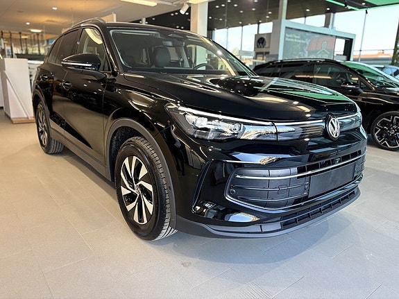 Volkswagen Tiguan 3 of 5