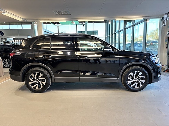 Volkswagen Tiguan 5 of 5