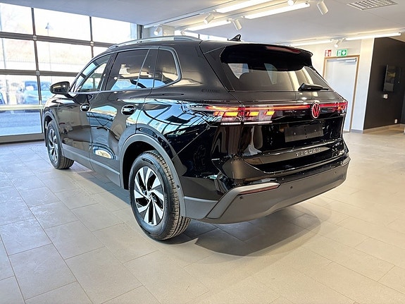 Volkswagen Tiguan 8 of 23