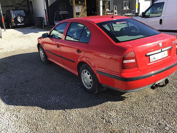 Skoda Octavia 2 of 5