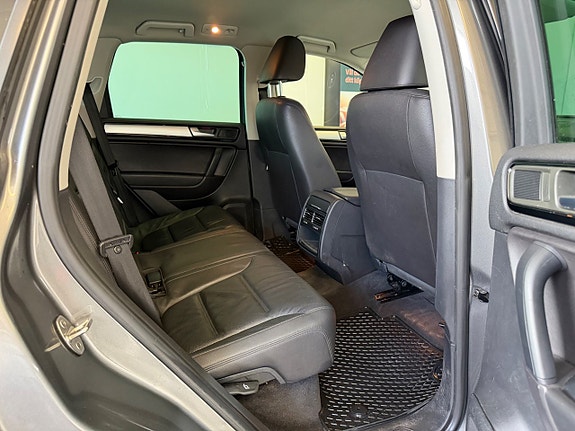 Volkswagen Touareg 8 of 13