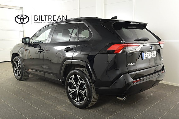 Toyota RAV4 Plug-in Hybrid 2 of 5