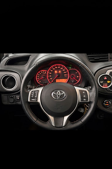 Toyota Yaris 11 of 20