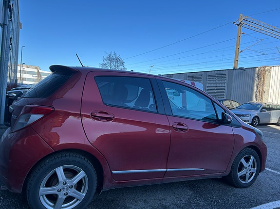 Toyota Yaris 5 of 20