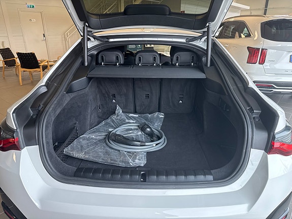 BMW i4 8 of 27