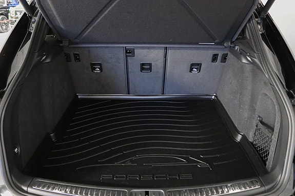 Porsche Macan S 19 of 20
