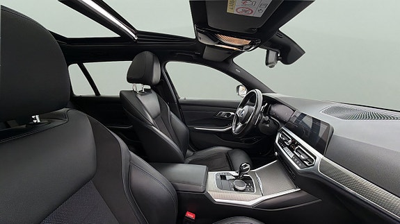 BMW 330e 11 of 30