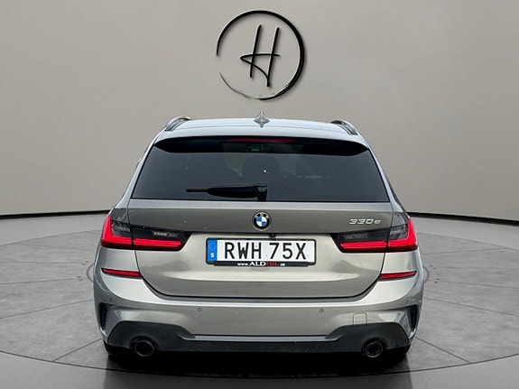 BMW 330e 4 of 5