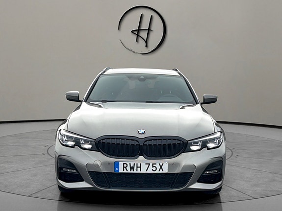 BMW 330e 3 of 5