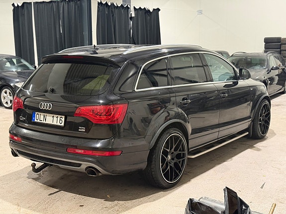 Audi Q7 4 of 5