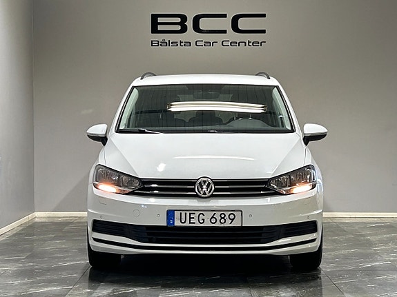 Volkswagen Touran 2 of 5