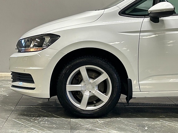 Volkswagen Touran 4 of 5