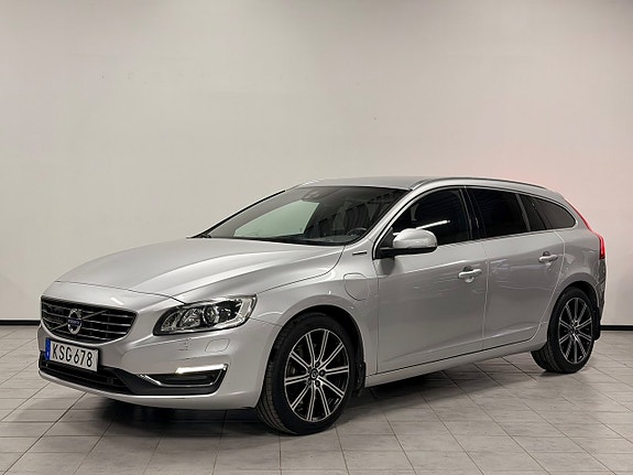 Volvo V60 2 of 5