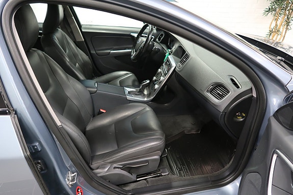 Volvo V60 Cross Country 5 of 5