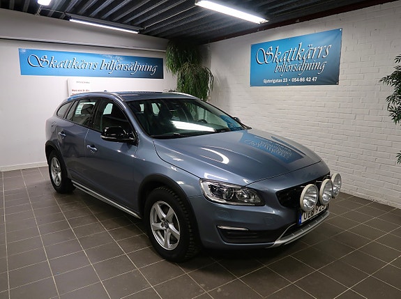 Volvo V60 Cross Country 4 of 5