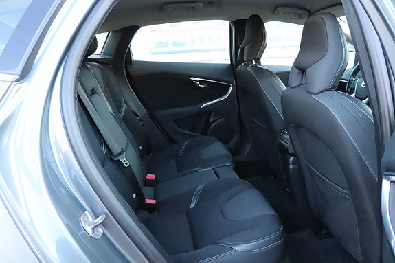 Volvo V40 8 of 12
