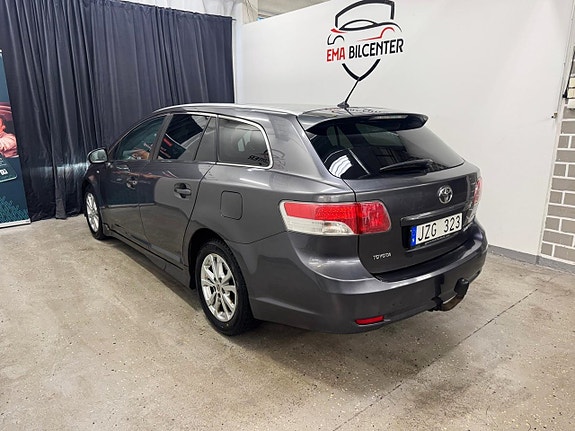 Toyota Avensis 7 of 19