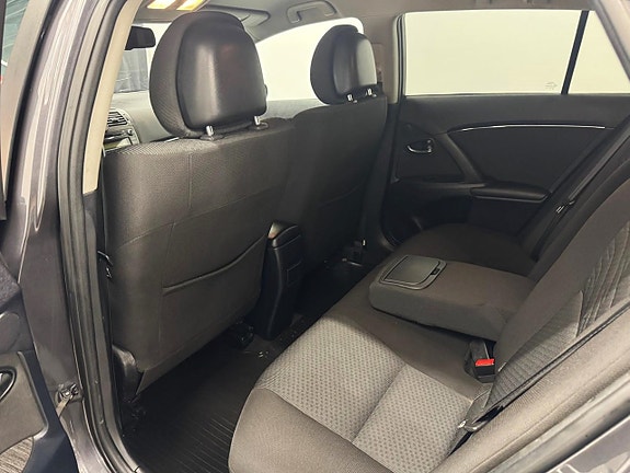 Toyota Avensis 9 of 19