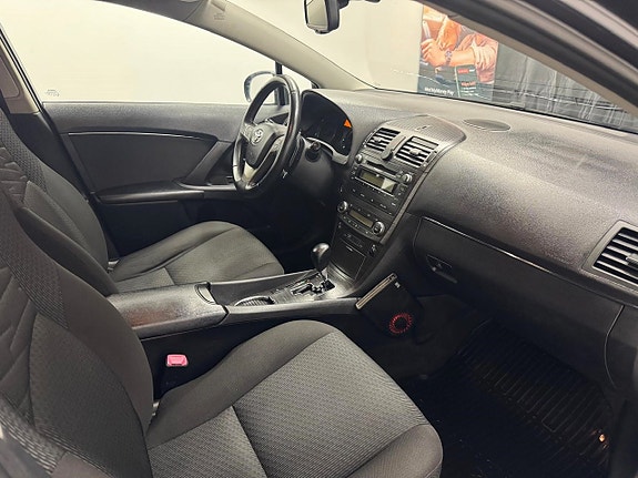 Toyota Avensis 12 of 19