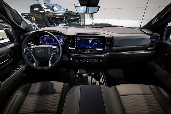 Chevrolet Silverado EV 26 of 30