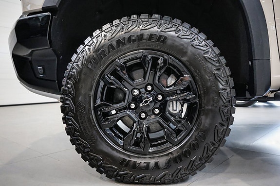 Chevrolet Silverado EV 14 of 30