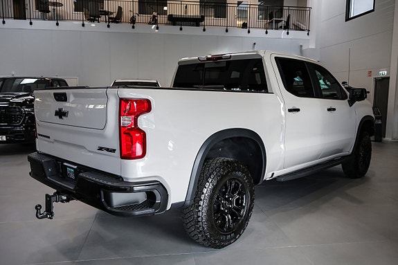 Chevrolet Silverado EV 7 of 30