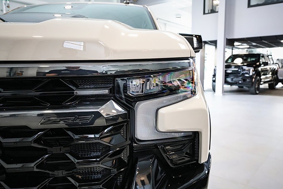 Chevrolet Silverado EV 9 of 30