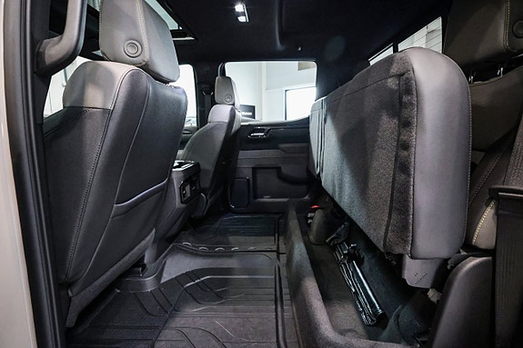 Chevrolet Silverado EV 28 of 30