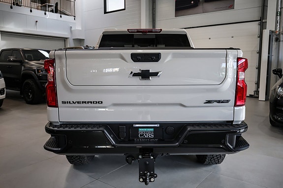 Chevrolet Silverado EV 6 of 30
