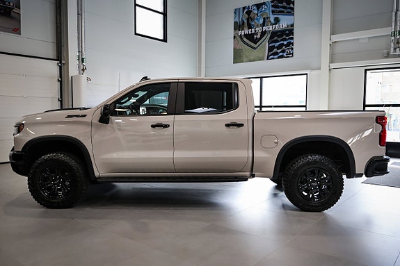 Chevrolet Silverado EV 4 of 30