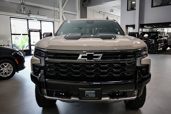 Chevrolet Silverado EV 2 of 30