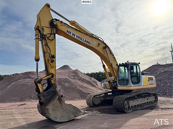 Bandgrävare New Holland E385 (299,000:- ex moms)