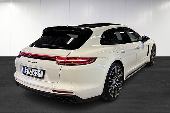 Porsche Panamera 4 3 of 5