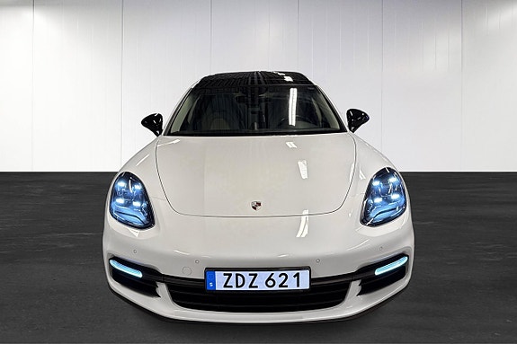 Porsche Panamera 4 5 of 5