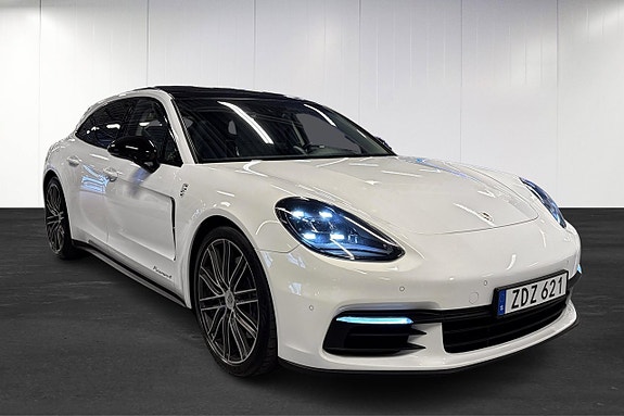 Porsche Panamera 4 2 of 5