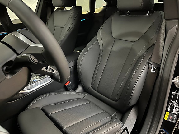 BMW i4 7 of 14