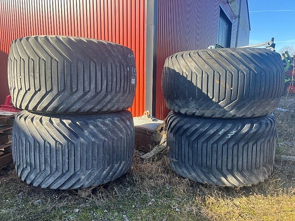 BKT 850/50-30,5 Flotation 648 däck på fälg