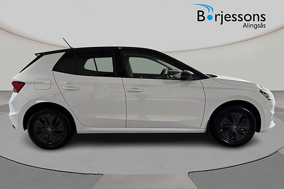 Skoda Fabia 2 of 8
