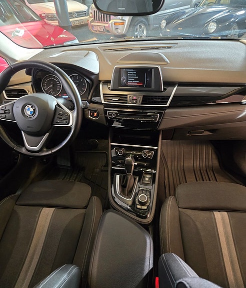 BMW 218 6 of 10