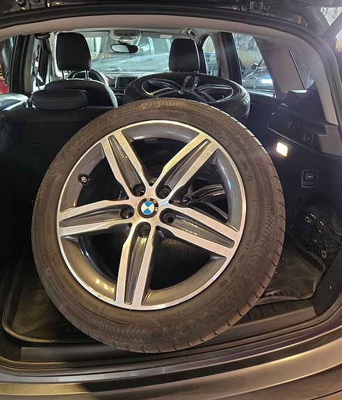 BMW 218 4 of 5