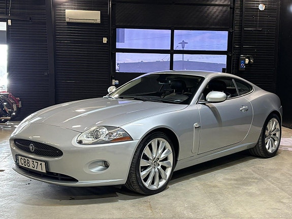Jaguar XK 3 of 5