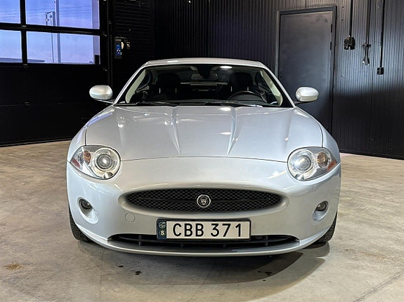 Jaguar XK 2 of 5