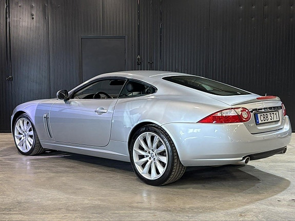 Jaguar XK 4 of 5