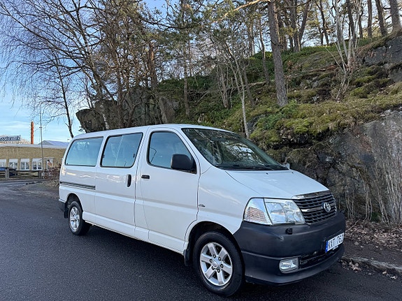 Toyota HiAce 2 of 5