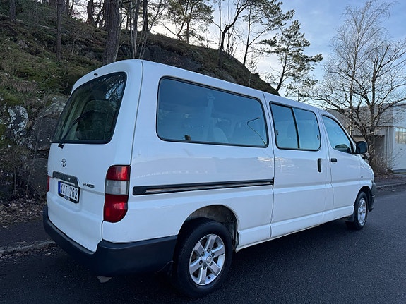 Toyota HiAce 3 of 5