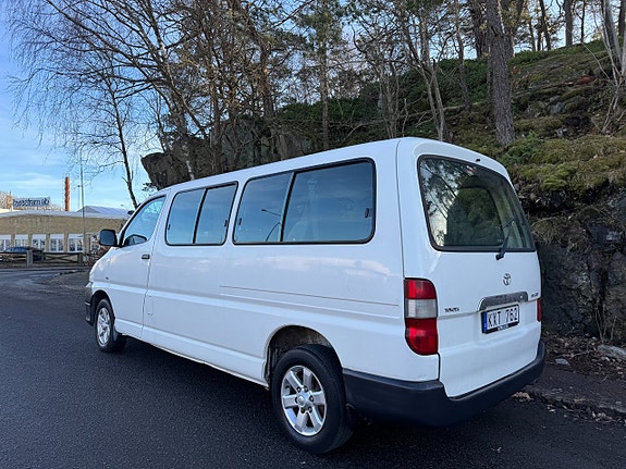 Toyota HiAce 4 of 5
