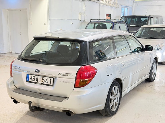 Subaru Legacy 4 of 5