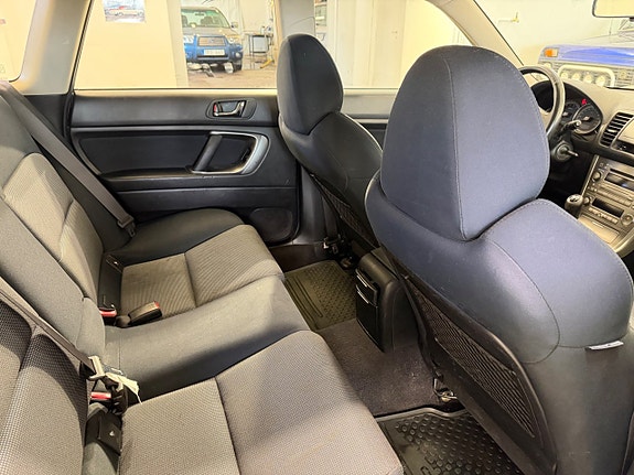 Subaru Legacy 8 of 10