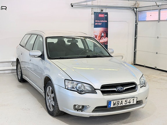 Subaru Legacy 2 of 5