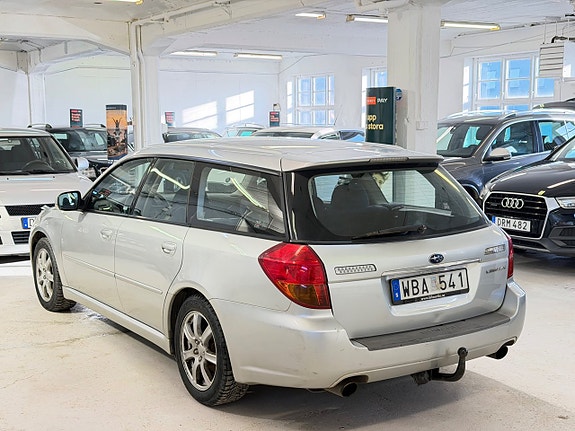 Subaru Legacy 5 of 5